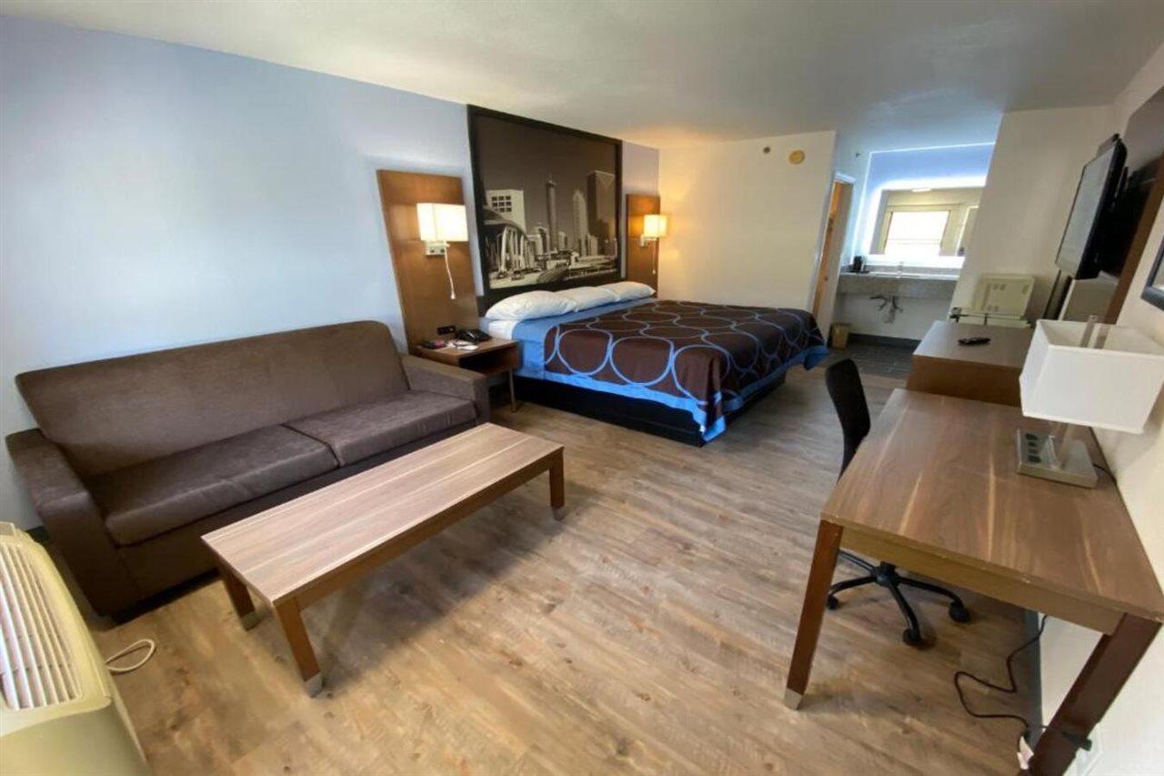 Super 8 By Wyndham Marietta/West/Atl Area Hotel Bagian luar foto