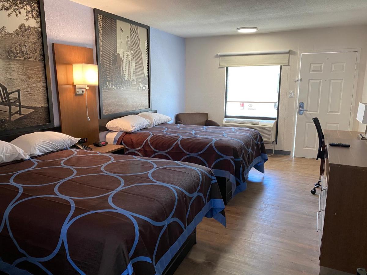 Super 8 By Wyndham Marietta/West/Atl Area Hotel Bagian luar foto